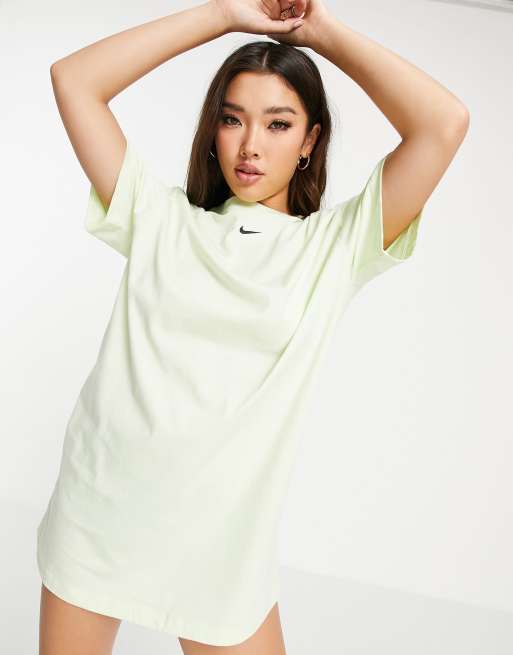 Vestido verde lima básico estilo camiseta de Nike