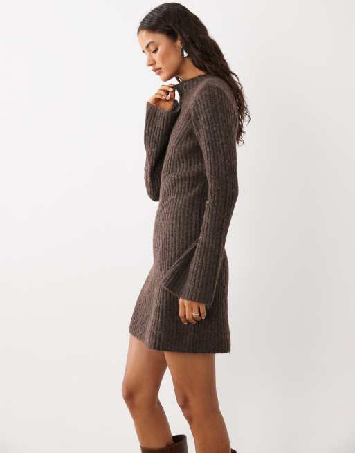 vestito corto in maglia con collo alto e maniche lunghe color marrone cioccolato, 1 di 4