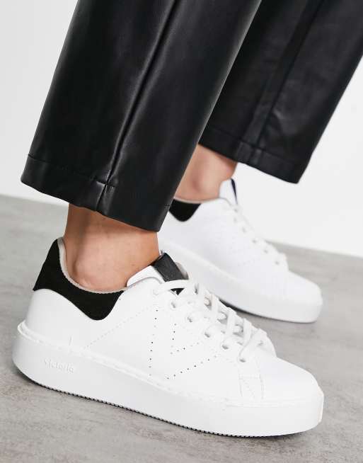 Victoria Baskets avec semelle plateforme Blanc et noir ASOS