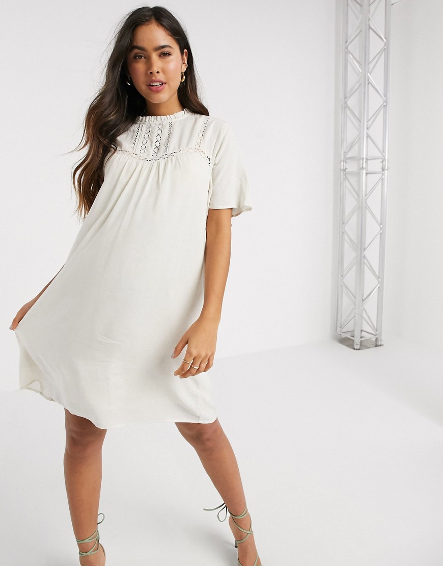 Vila - Aangerimpelde mini-jurk met gehaakt detail in wit-Beige