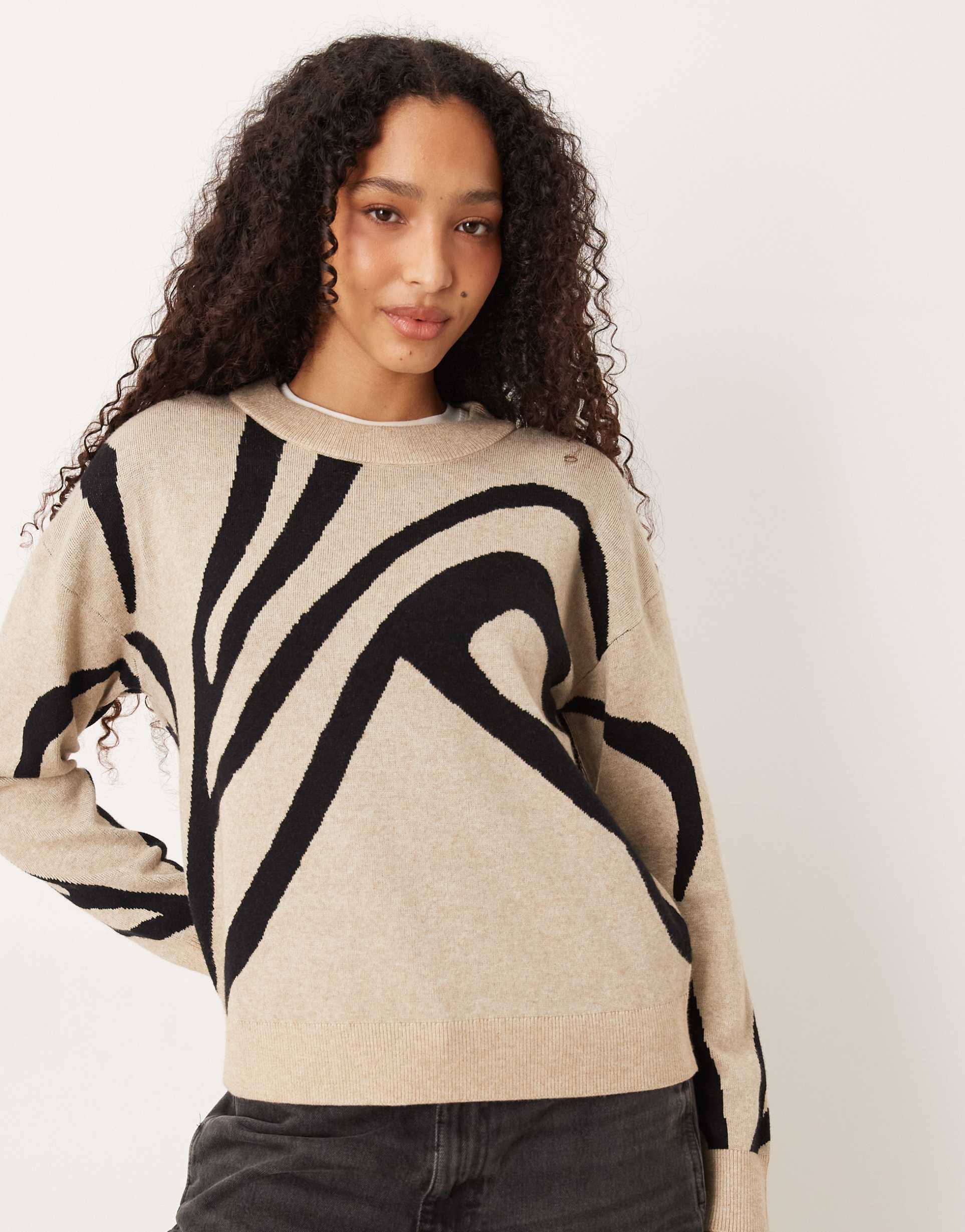 vila abstract swirl print knit sweater in black and white