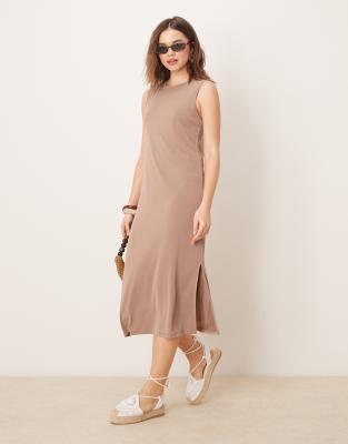 VILA - Ärmelloses Jersey-Midikleid in Kamelbraun-Neutral