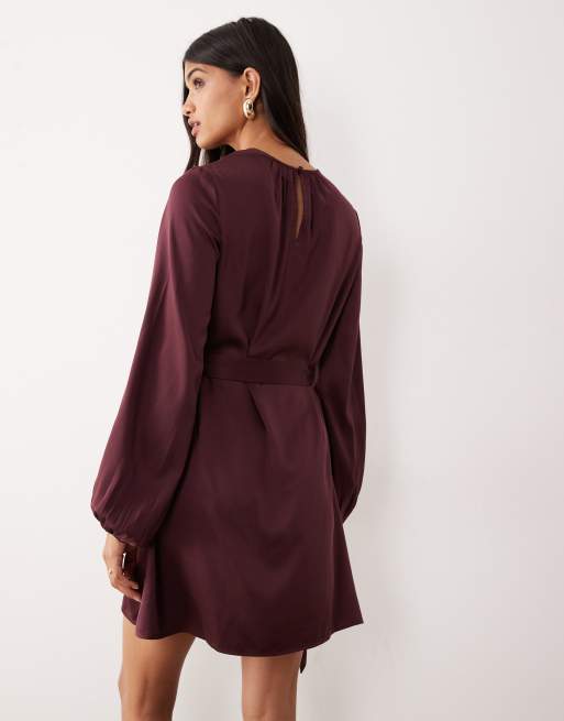 VILA balloon sleeve satin tie waist mini dress in burgundy, 3 of 4
