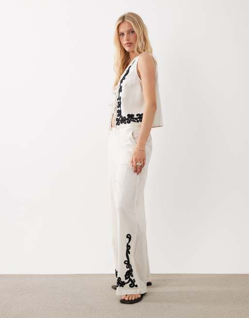 VILA – Bestickte, melierte Hose in Super Light mit weitem Bein, Kombiteil, 2 von 5