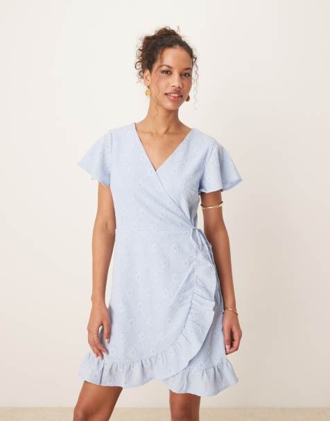 VILA – Blå miniklänning i jersey med broderie anglaise och omlottdesign - view 1