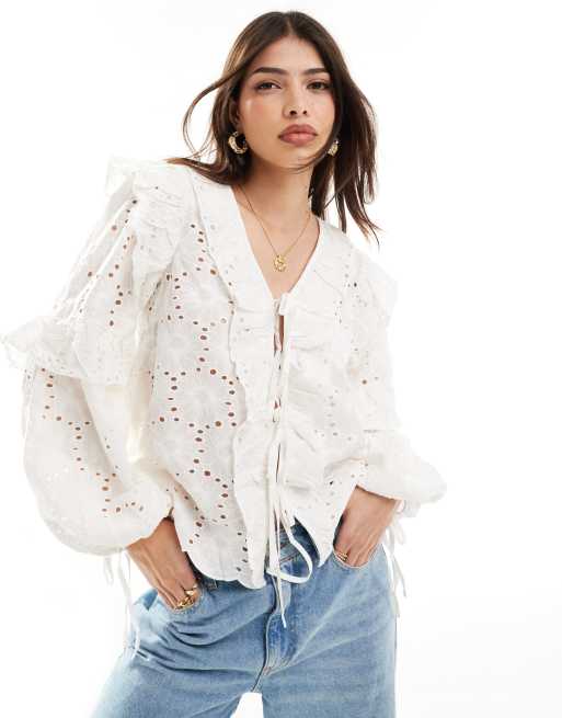 Vila - Blouse met V-hals, broderie en gestrikte voorkant in wit 