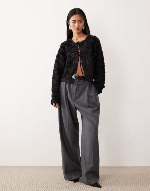 VILA – Bluse in Schwarz mit 3D-Blumenstruktur, 2 von 4