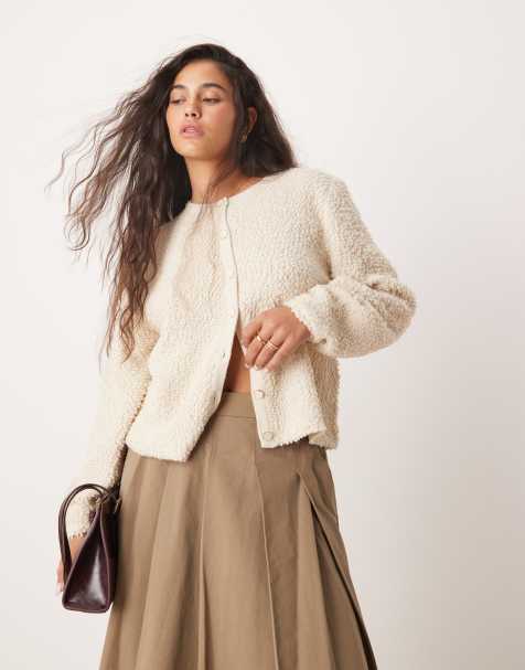 Vila – Bouclé-Strickjacke in Cremeweiß - view 1