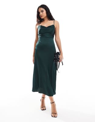 Vila - Bridesmaid - Camisole-Maxikleid in Dunkelgrün aus Satin mit Wasserfallausschnitt