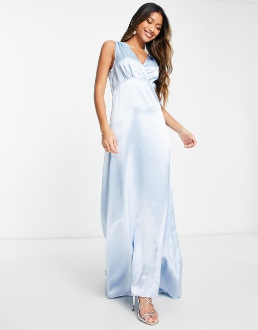 Vila – Bridesmaid – Maxikleid aus Satin in Pastellblau mit V-Ausschnitt und Schleppe