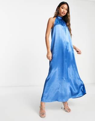 Vila - Bridesmaid - Neckholder-Maxikleid aus Satin in Blau mit Schleife am Rücken