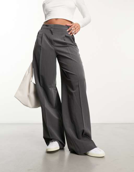 Vila - Broek met hoge taille en geplooide voorkant in grijs