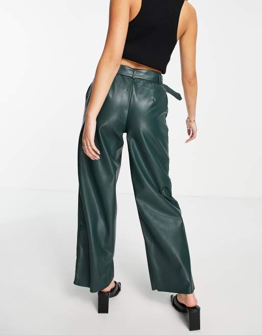 Vila - Broek met leerlook, wijde pijpen en riem in groen, 2 van 4
