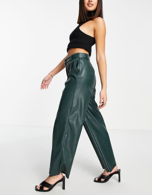 Vila - Broek met leerlook, wijde pijpen en riem in groen, 4 van 4