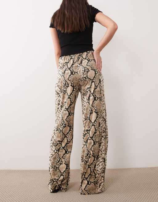 VILA - Broek met wijde pijpen en elastische taille in slangenprint, 5 van 5
