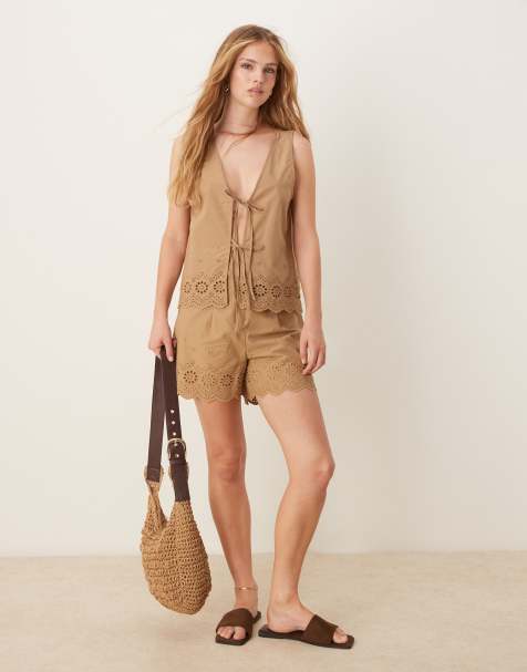 VILA – Brunt set i poplin med cutwork-spets, linne med knytning framtill och shorts - view 1