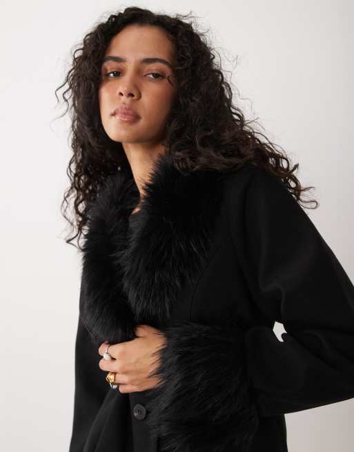 Vila - Chaqueta negra con cuello y puños de piel sintética y cinturón, 2 de 4