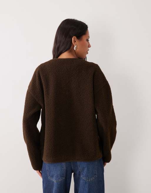 Vila - chaqueta teddy con cuello de pico en marrón chocolate, 3 de 4