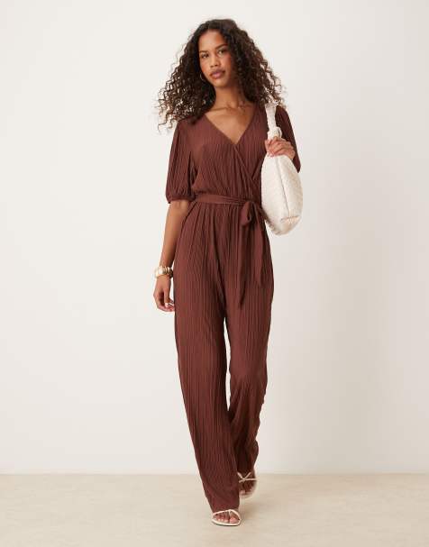 VILA – Chokladbrun, plisserad jumpsuit med omlottdesign framtill - view 1