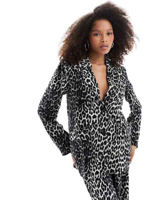 Vila - Co-ord set met textuur van blazer en broek met wijde pijpen met luipaardprint in zwart