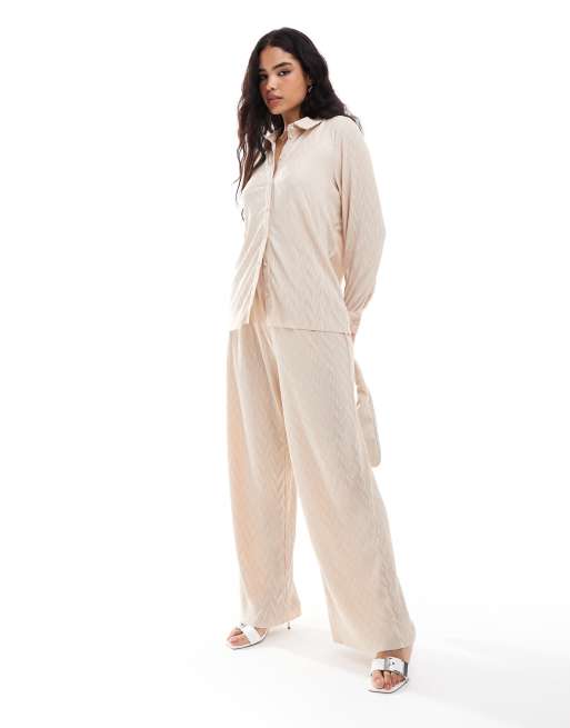 Vila - Coordinato con camicia e pantaloni con fondo ampio crema plissé