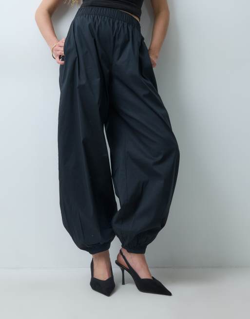 Vila cotton-blend balloon leg pants in black, 2 of 5