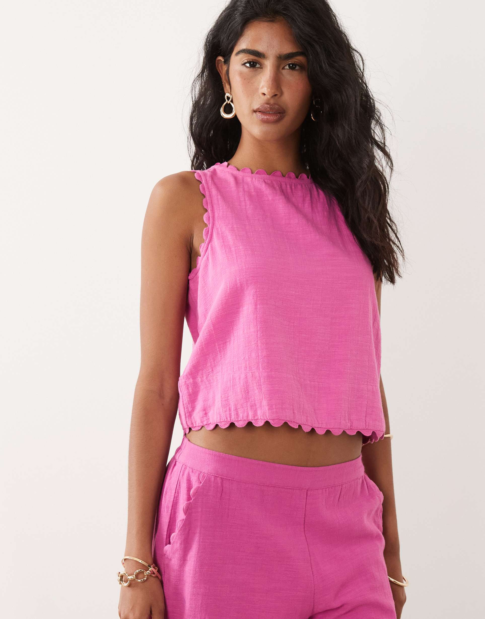 vila cotton scallop trim sleeveless top in bright pink - part of a set