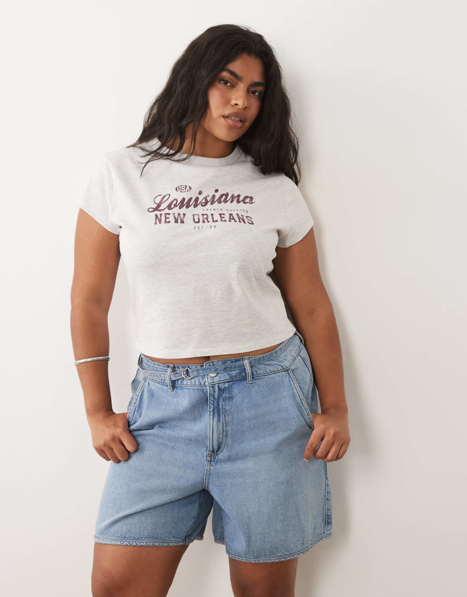 vila curve belted denim shorts in light blue