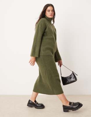 VILA - Curve - Gebreide co-ord set met rok en trui in kaki | ASOS