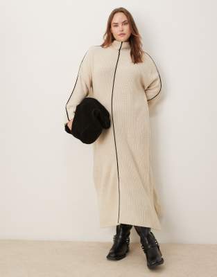 VILA Curve - Hochgeschlossenes Maxi-Strickkleid in Creme-Weiß