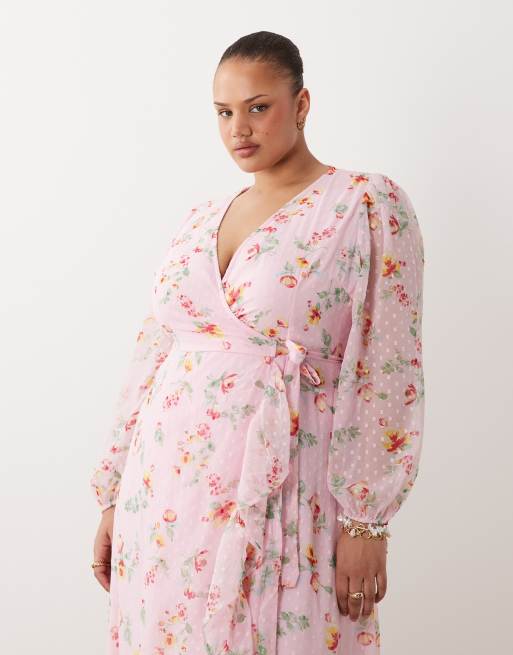 VILA Curve – Maxi-Wickelkleid aus Dobby-Stoff in Kirschblütenrosa mit Rüschen und Blumenmuster, 2 von 4