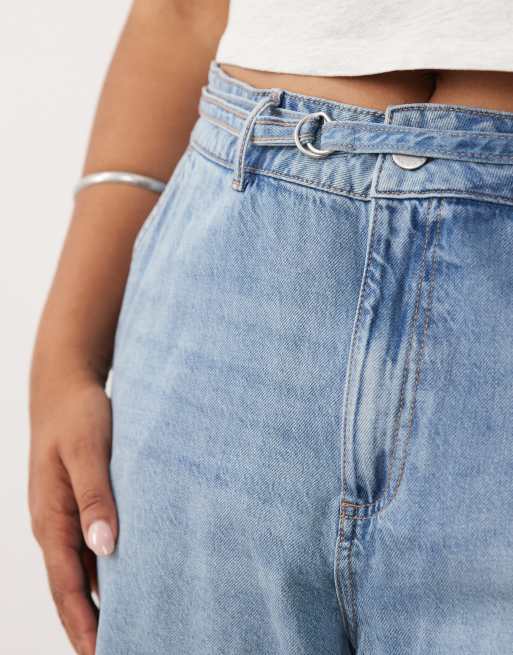 VILA Curve - Pantalones cortos vaqueros azul claro con cinturón, 2 de 5