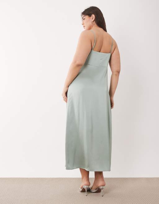 VILA Curve - Satijnen maxi cami-jurk met gedrapeerde halslijn in milieugroen, 4 van 4