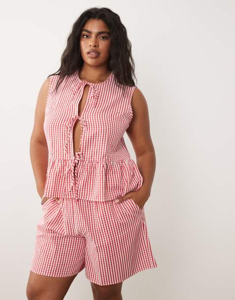 VILA Curve - Sæt med højtaljede shorts og top med peplum-kant og bindebånd foran i rødt og hvidt gingham-print - view 1