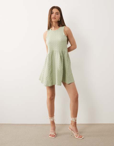 VILA - Daiquirig-røn minikjole med tekstur og flagrende sømkant - view 1