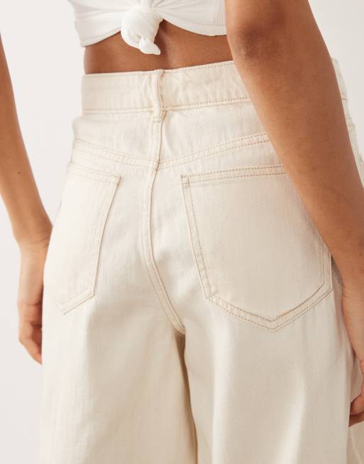 VILA - Denim short met contrasterende stiksels en lange pasvorm in ecru, 2 van 5
