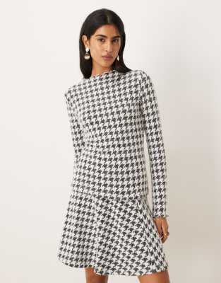 Vila Dogstooth High Neck Knitted Top Co-ord In White