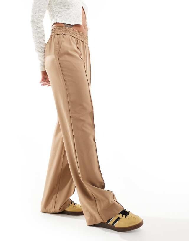 Vila - elasticated waist wide leg trousers in camel