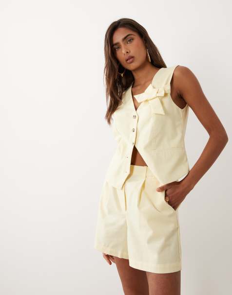 VILA – Elegante, plissierte Shorts in Pastellgelb mit Leinen-Haptik, Kombiteil - view 1