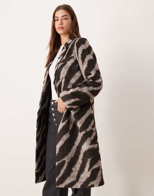 Vila – Eleganter Mantel mit Zebramuster in Schwarz und Creme, 4 von 4