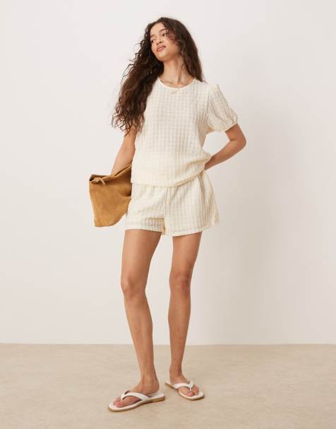 VILA - Ensemble texturé avec short et t-shirt à manches bouffantes - Crème - view 1