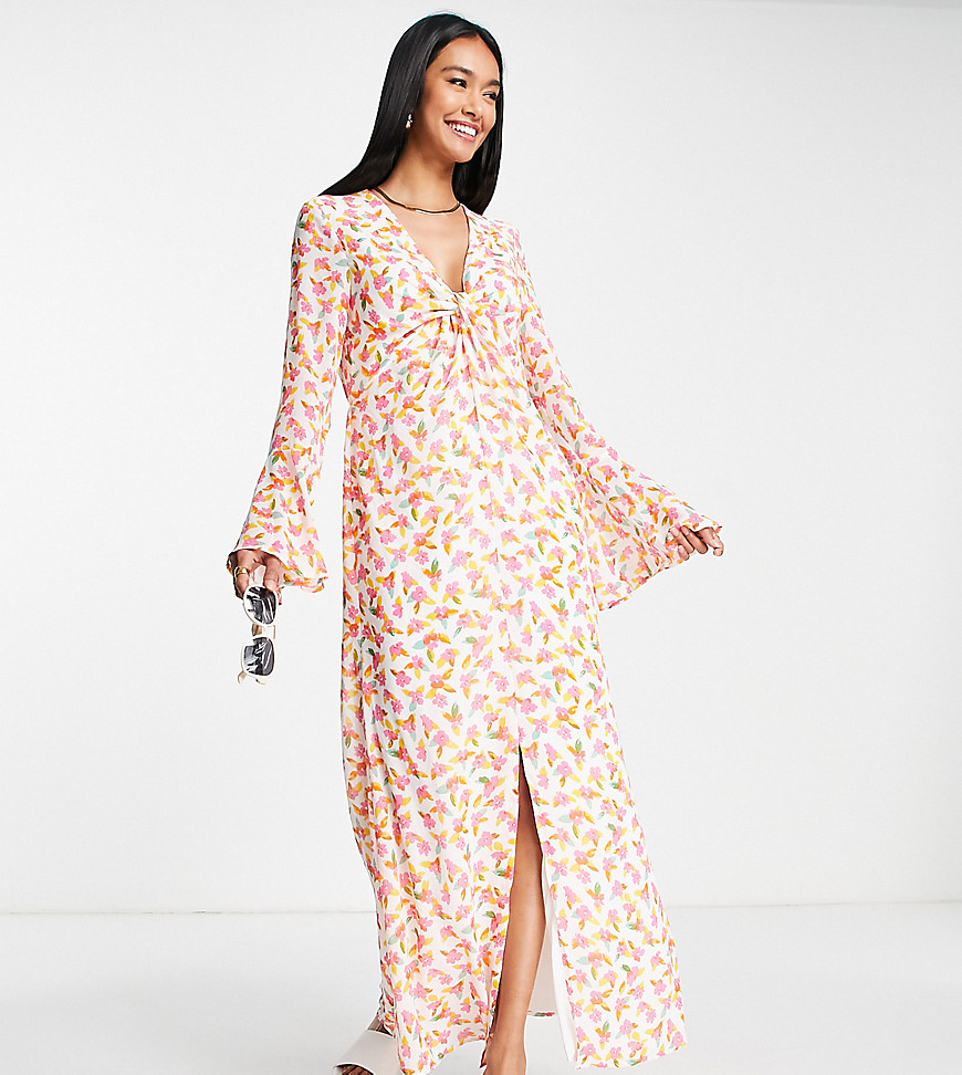 Vila exclusive maxi dress with fluted sleeves in floral print-Multi