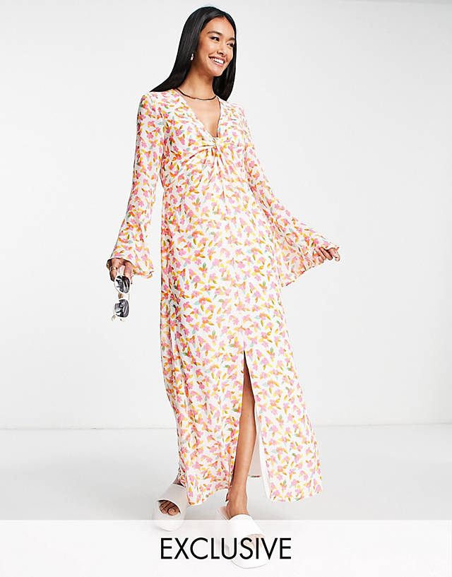 Vila - exclusive maxi dress with fluted sleeves in floral print
