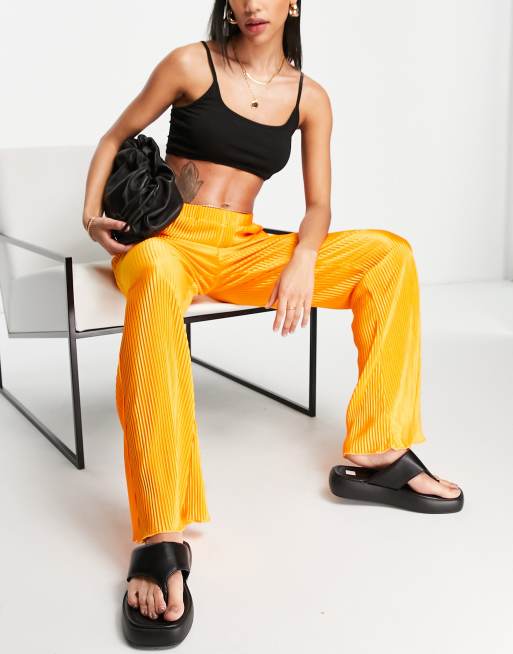 Vila exclusive plisse flared pants in bright orange, 3 of 4