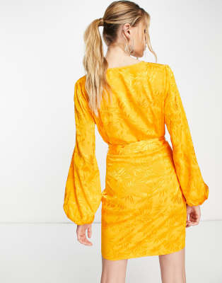 Thumbnail 2 of 4