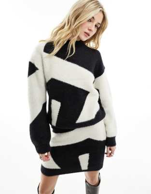 Vila - Flauschiger, gemusterter Pullover in Schwarz-Weiß, Kombiteil-Bunt