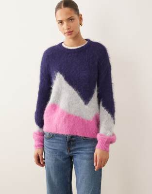 VILA - Flauschiger Strickpullover mit diagonalem Streifenmuster in Blau und Rosa-Bunt