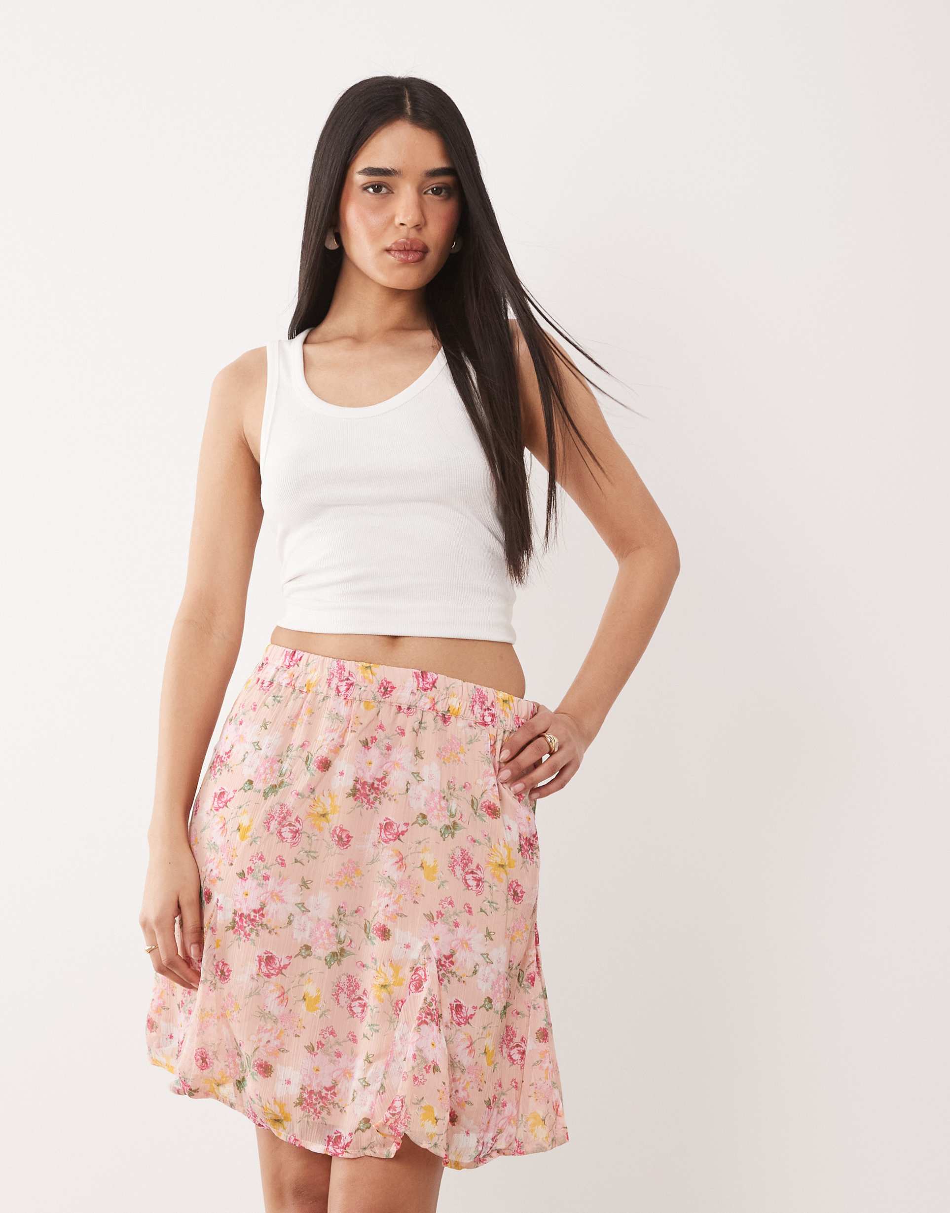 vila flippy mini skirt in misty rose floral