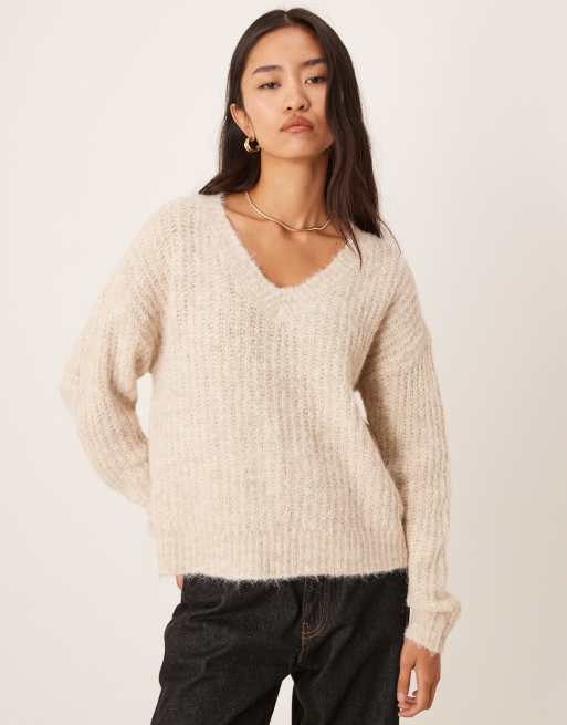 Vila fluffy knitted v neck oversized jumper in cream, 2 of 4