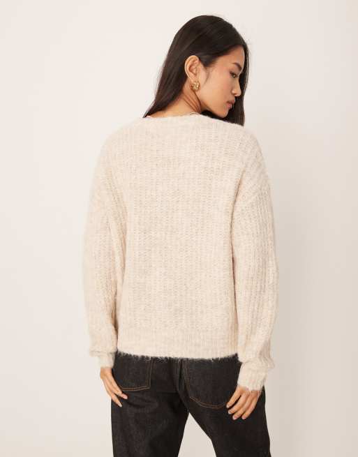 Vila fluffy knitted v neck oversized jumper in cream, 4 of 4